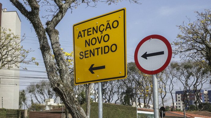Rua de Curitiba terá inversão de sentido para segurança de estudantes