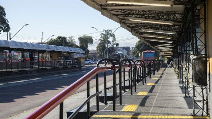 Urbs implanta linha especial de ônibus durante bloqueio da Victor Ferreira do Amaral, em Curitiba
