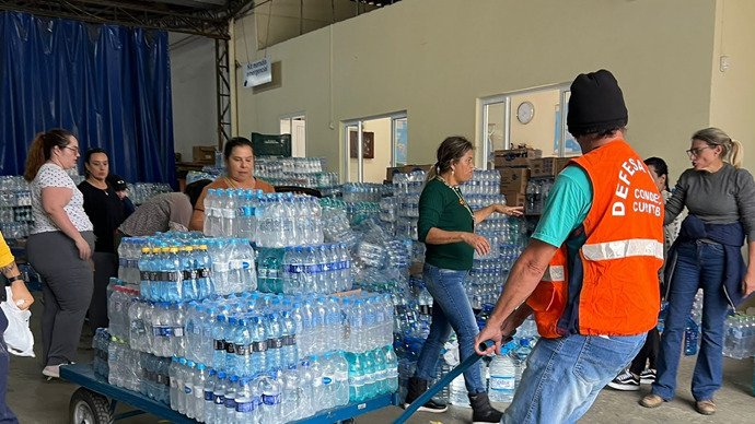 Rio Grande do Sul precisa de alimentos, cobertores e produtos de limpeza; saiba onde doar