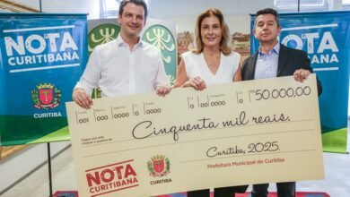 Prefeito entrega R$ 320 mil em prêmios do Nota Curitibana