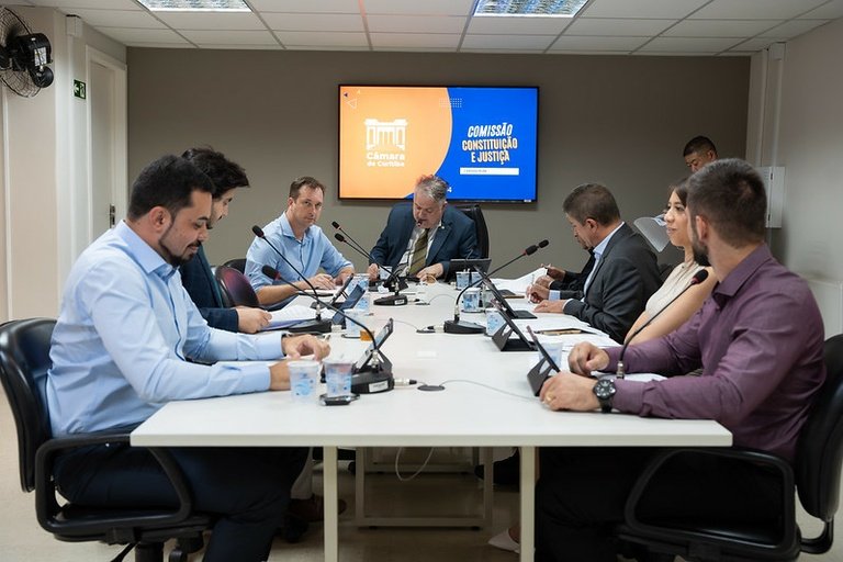 Projeto que prevê recompensa para denúncias de corrupção avança na Câmara de Curitiba
