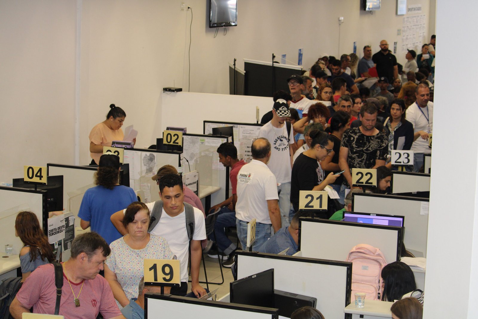 No mês do Trabalhador, Governo organiza quatro mutirões de emprego em Curitiba