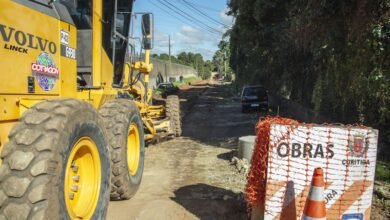 Em quatro meses, Prefeitura leva asfalto a 29 ruas de saibro e mantém ritmo com 25 frentes de trabalho em andamento