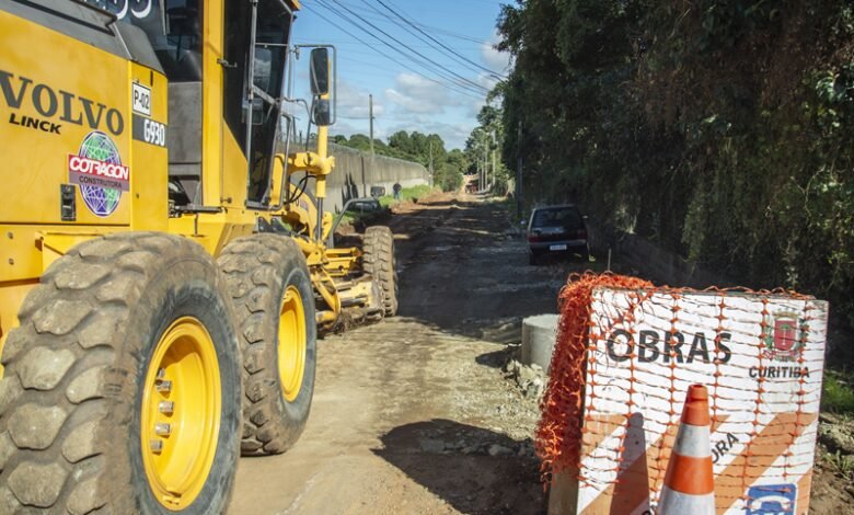 Em quatro meses, Prefeitura leva asfalto a 29 ruas de saibro e mantém ritmo com 25 frentes de trabalho em andamento