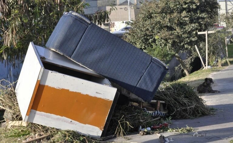 Curitiba pode recompensar denúncia por descarte irregular de lixo