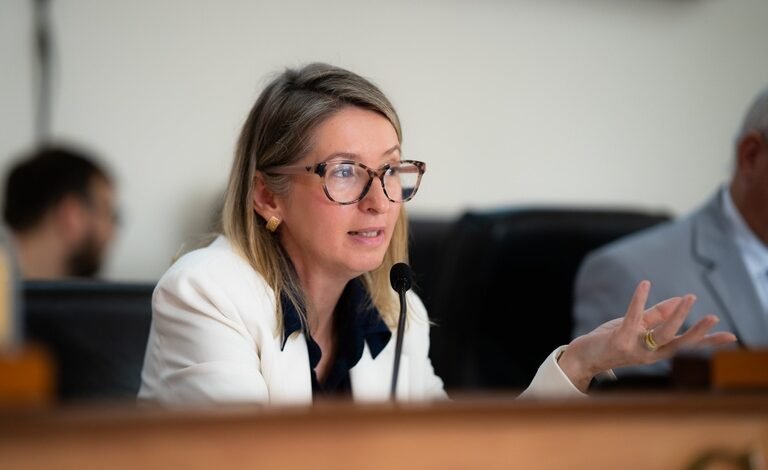 Curitiba tem mais inscritos no SUS do que habitantes, diz secretária