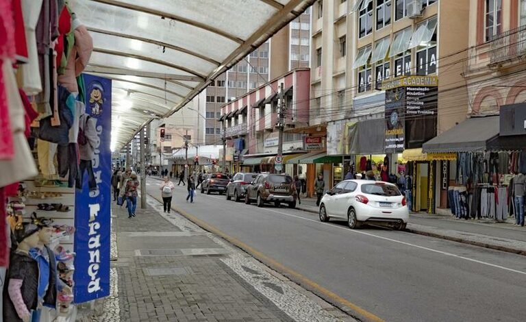 Câmara vota dispensa de autorização para negócios de baixo risco em Curitiba