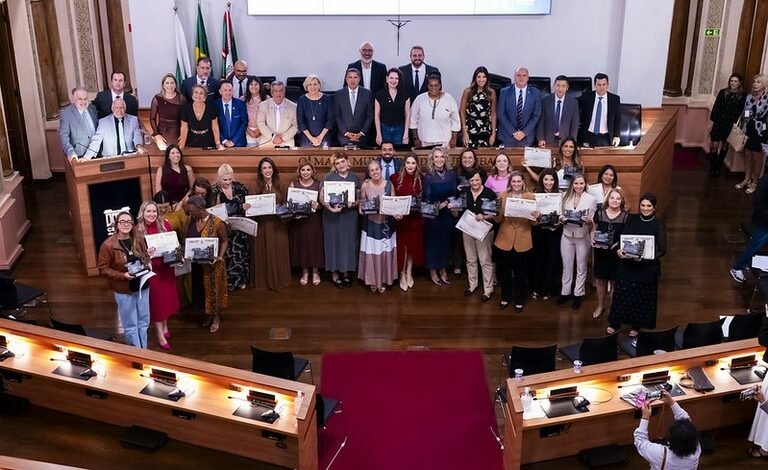 Sessão solene na Câmara homenageia 31 mulheres empreendedoras de Curitiba