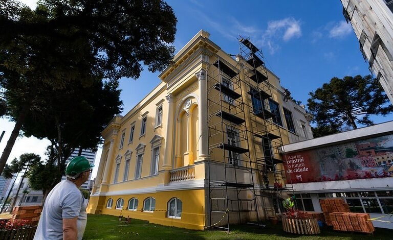 Curitiba: obras no Palácio Rio Branco chegam a 50% da pintura
